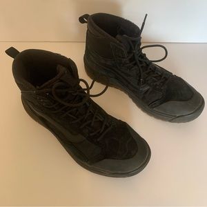 Men’s Vans UltraRange EXO Hi MTE-2 black lightly used